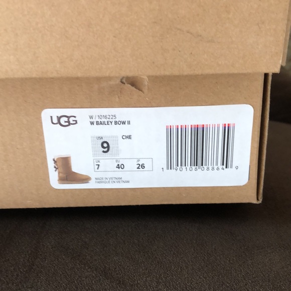 COPY - Uggs Bailey bow II NEW IN BOX - Picture 4 of 4